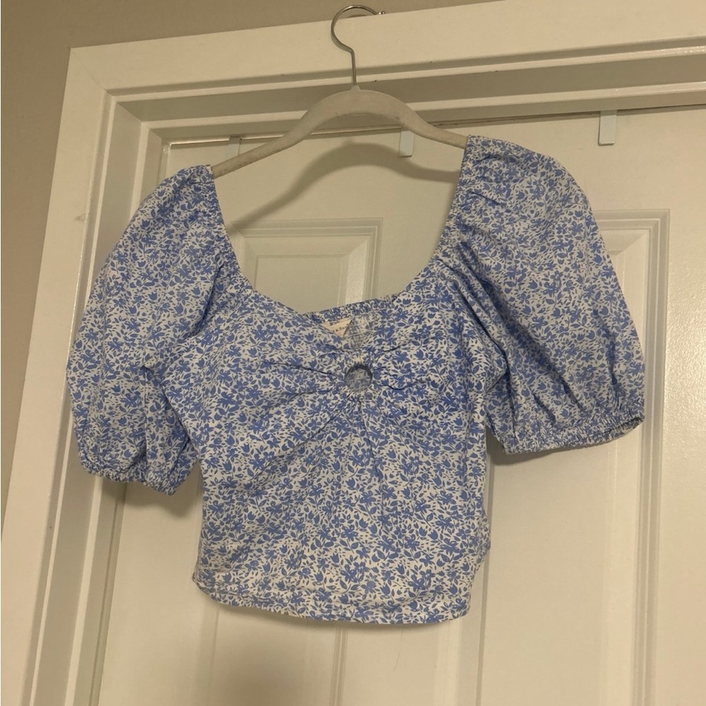 White and Blue Crop Floral Blouse with Puffed Sleeves